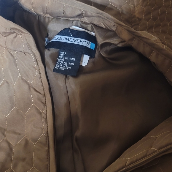 Women's Requirements light coat large zip up quilted brown coat. - Picture 9 of 9